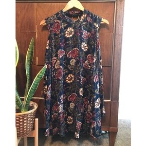 Floral key hole sleeve dress